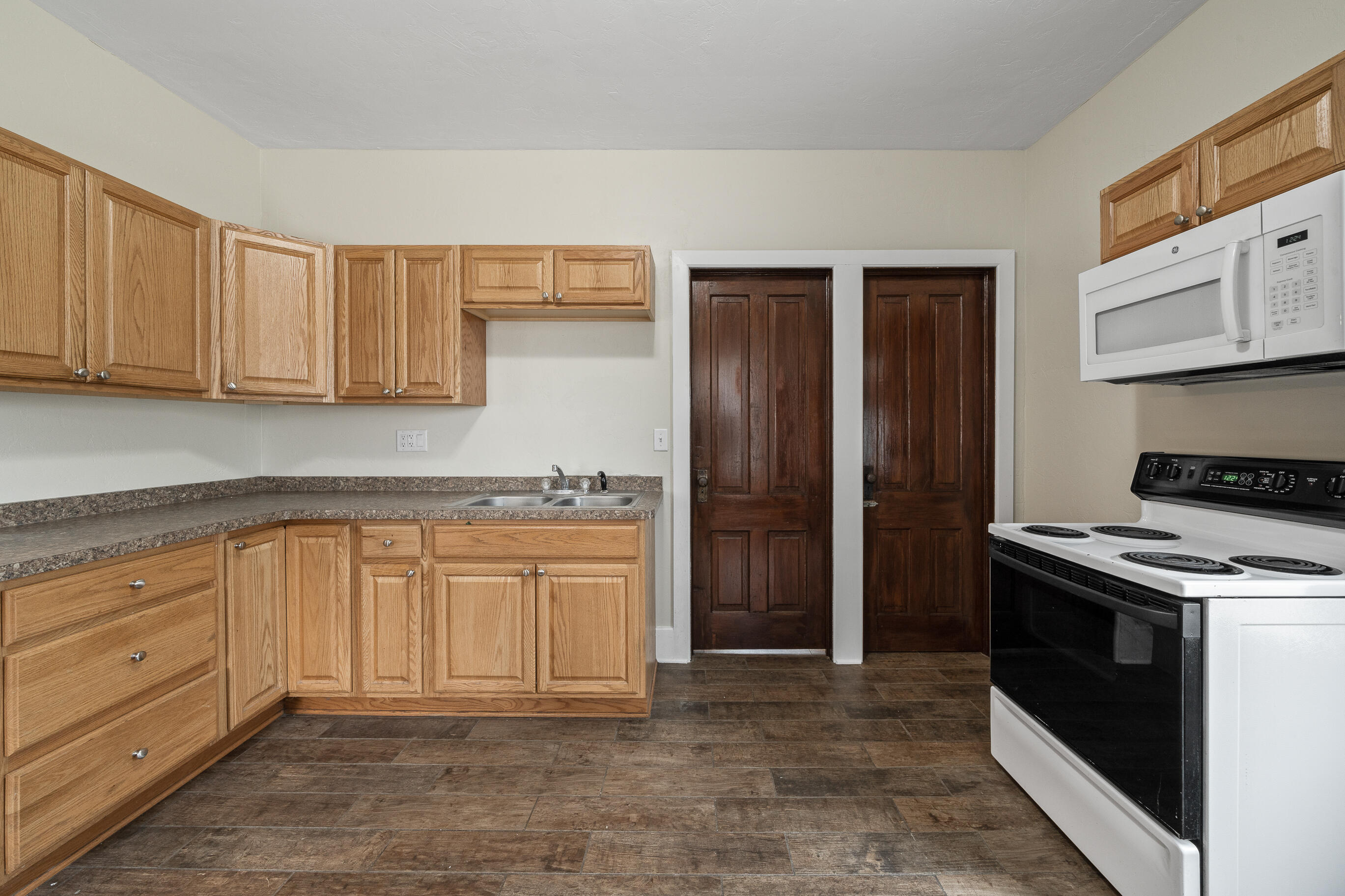 208 West Chestnut Street Burlington, WI 53105 - Photo 11 of 41 Kitchen