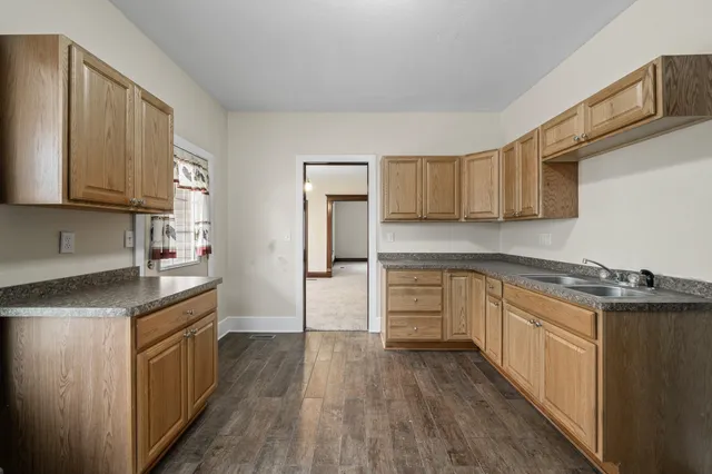 $1,950 | 208 West Chestnut Street, Burlington, WI 53105