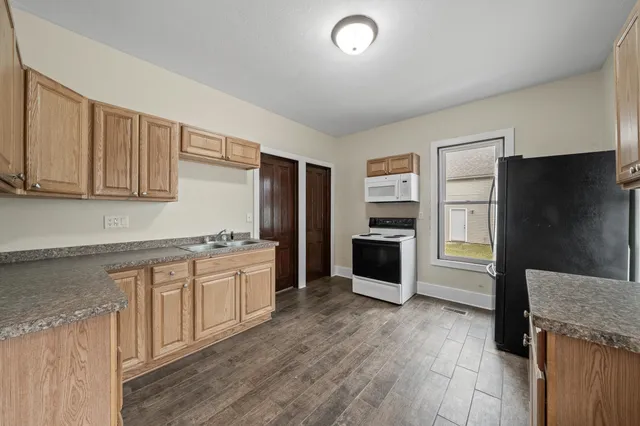 $1,950 | 208 West Chestnut Street, Burlington, WI 53105