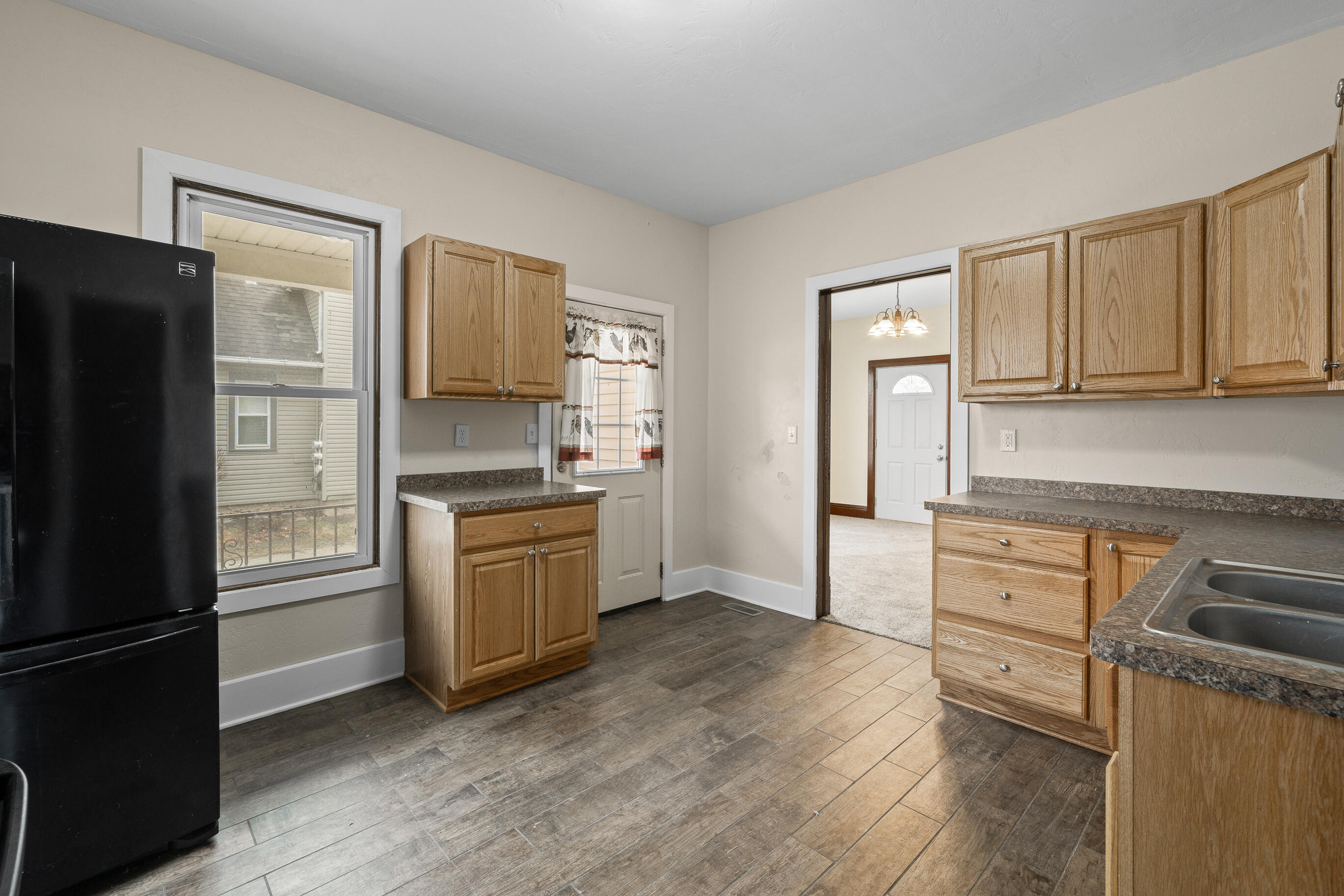 208 West Chestnut Street Burlington, WI 53105 - Photo 16 of 41 Kitchen