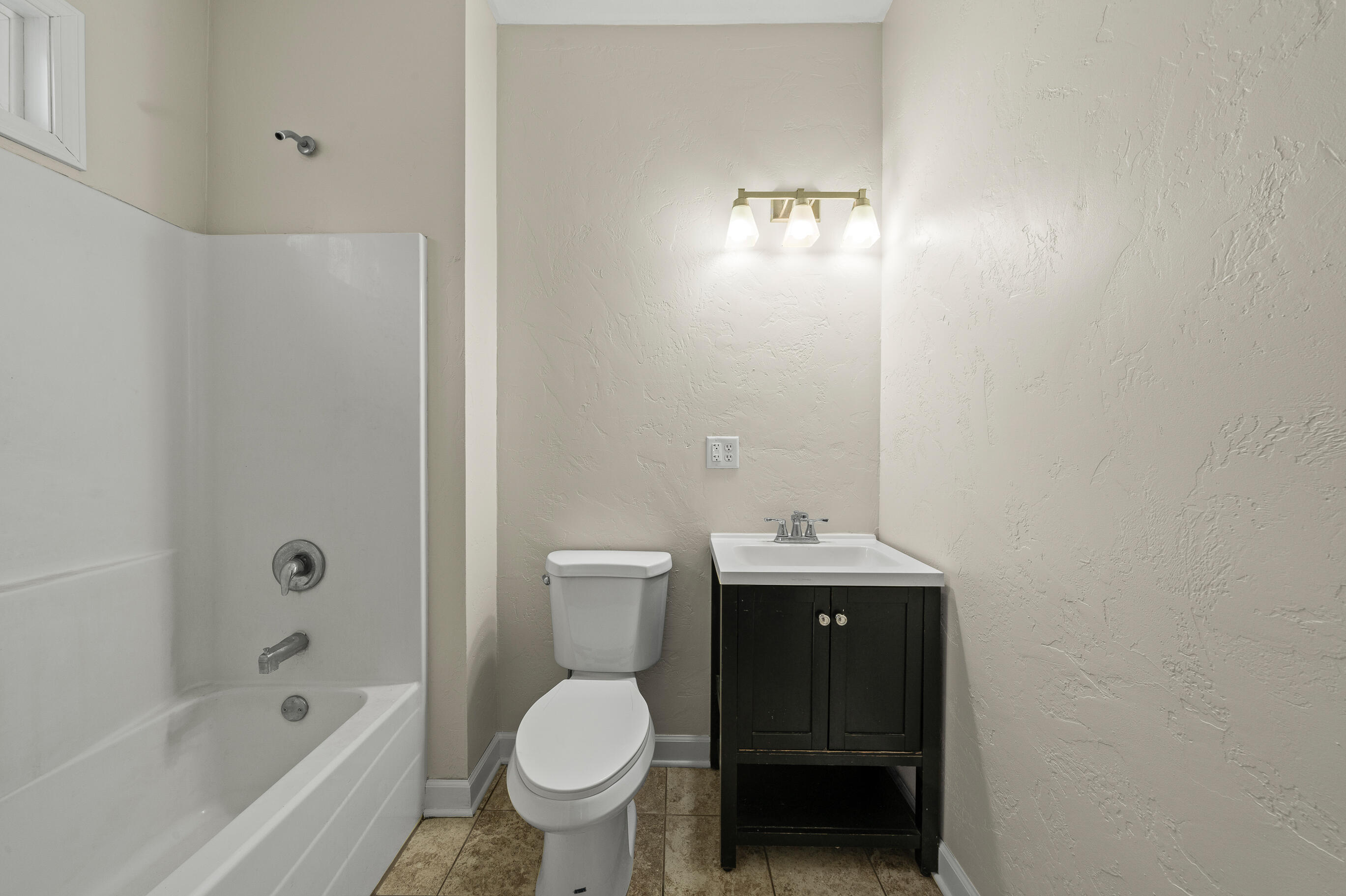 208 West Chestnut Street Burlington, WI 53105 - Photo 21 of 41 Primary bath