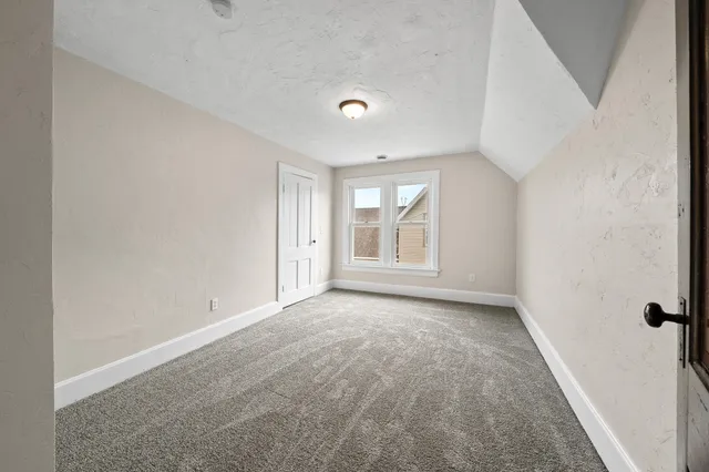 $1,950 | 208 West Chestnut Street, Burlington, WI 53105