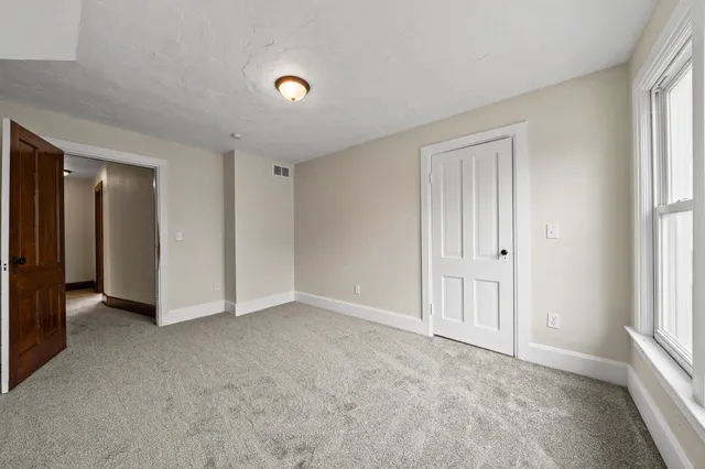 $1,950 | 208 West Chestnut Street, Burlington, WI 53105