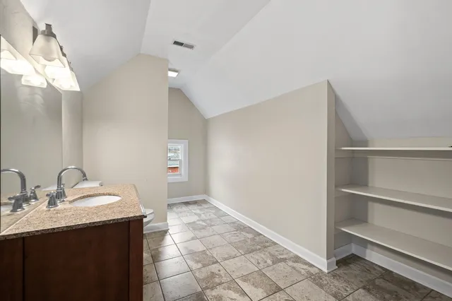 $1,950 | 208 West Chestnut Street, Burlington, WI 53105