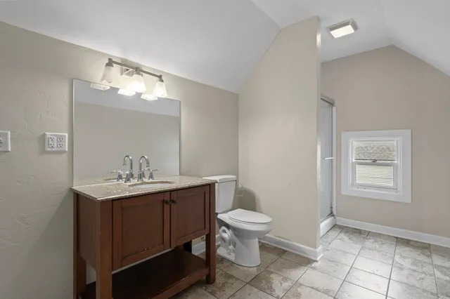 $1,950 | 208 West Chestnut Street, Burlington, WI 53105