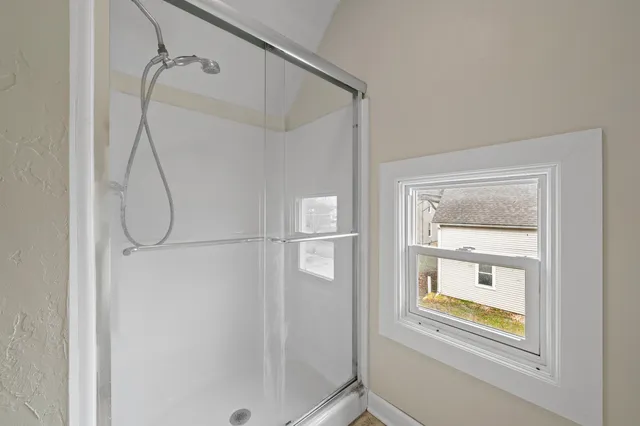 $1,950 | 208 West Chestnut Street, Burlington, WI 53105