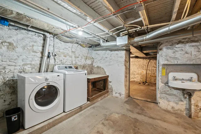 $1,950 | 208 West Chestnut Street, Burlington, WI 53105