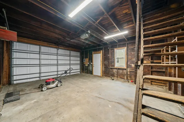 $1,950 | 208 West Chestnut Street, Burlington, WI 53105