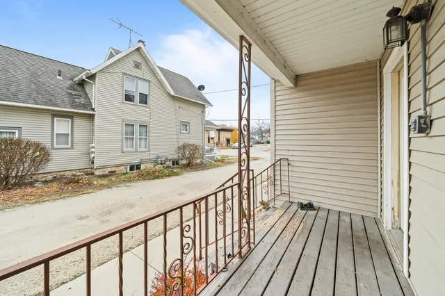 $1,950 | 208 West Chestnut Street, Burlington, WI 53105