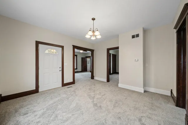 $1,950 | 208 West Chestnut Street, Burlington, WI 53105