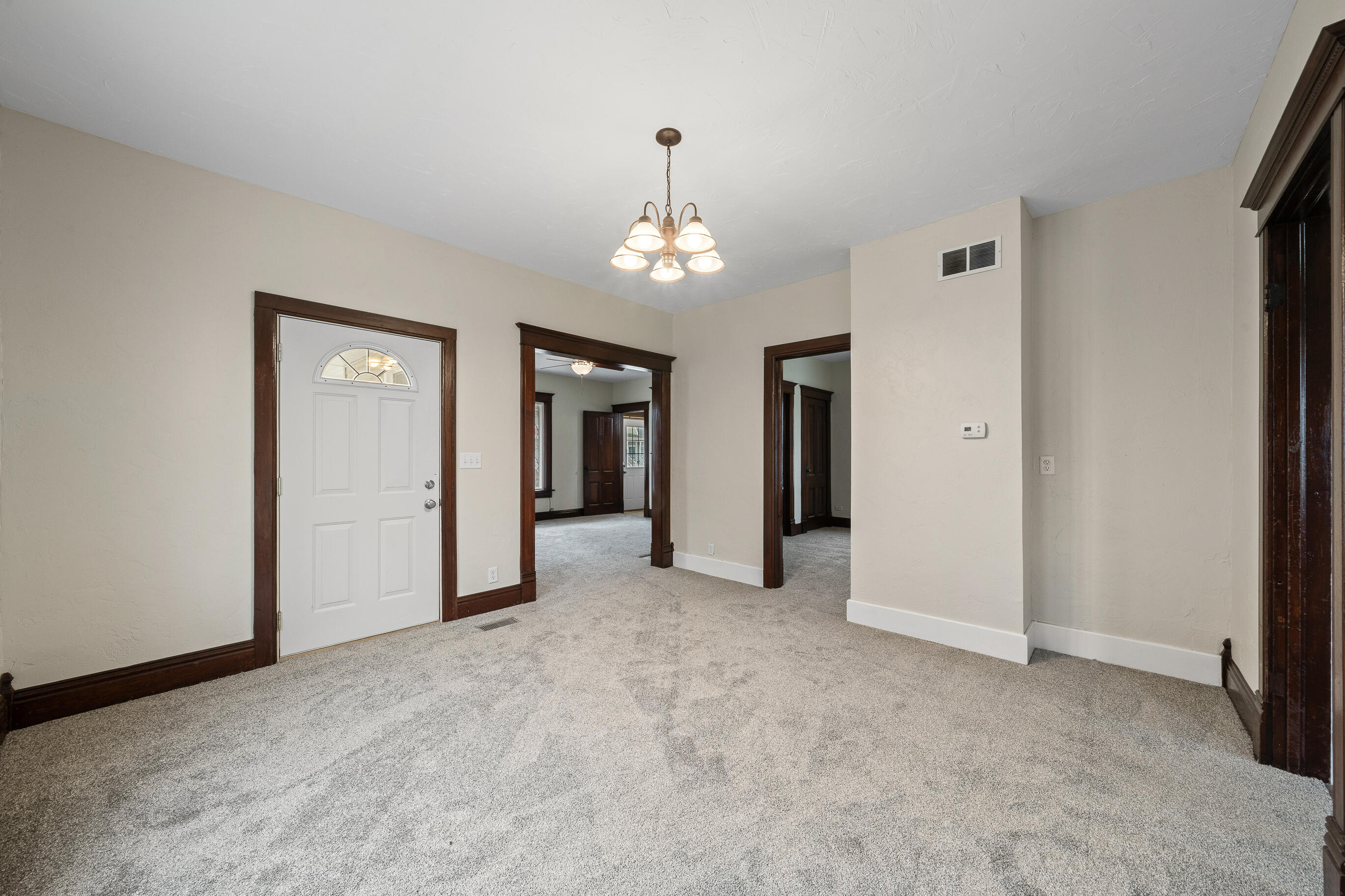 208 West Chestnut Street Burlington, WI 53105 - Photo 6 of 41 Dining - main floor