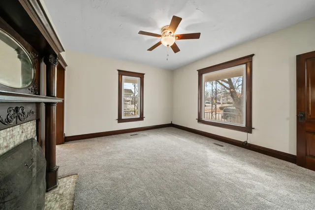 $1,950 | 208 West Chestnut Street, Burlington, WI 53105