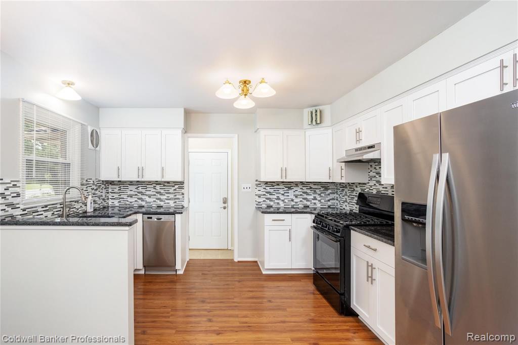 401 Barclay Grosse Pointe, MI 48236 - Photo 11 of 39