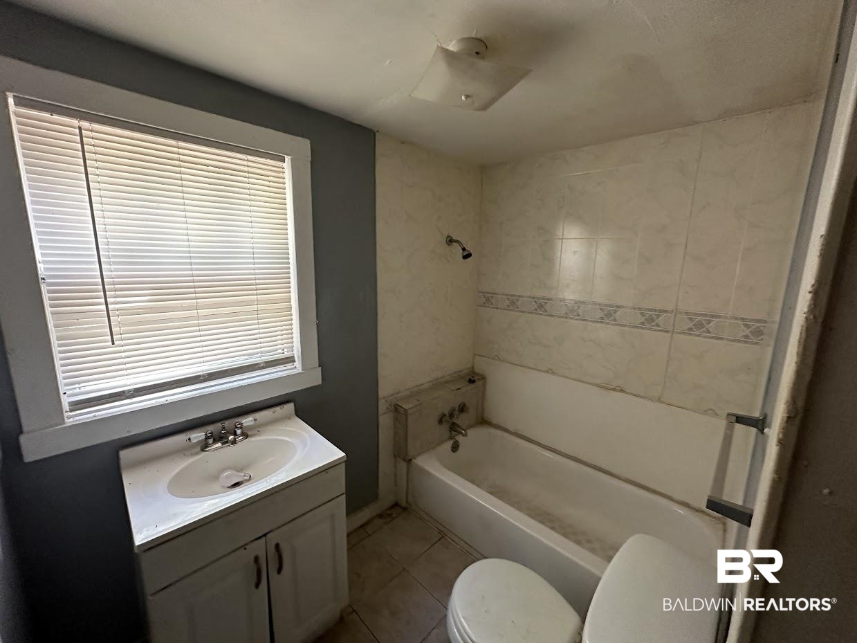 803 Lundys Lane Mobile, AL 36606 - Photo 13 of 18