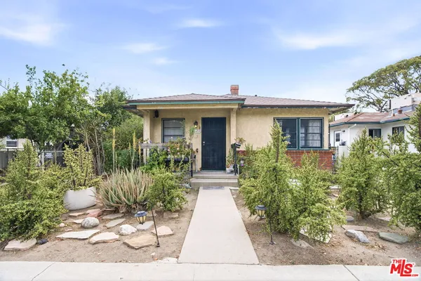 $1,625,000 | 2018 West Glenoaks Boulevard, Glendale, CA 91201