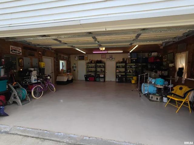 $950,000 | 1489 East 273rd Lane, Clayton, IL 62324