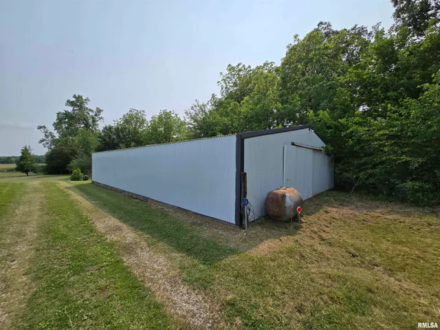 $950,000 | 1489 East 273rd Lane, Clayton, IL 62324