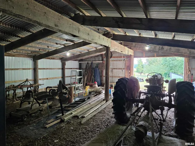 $950,000 | 1489 East 273rd Lane, Clayton, IL 62324