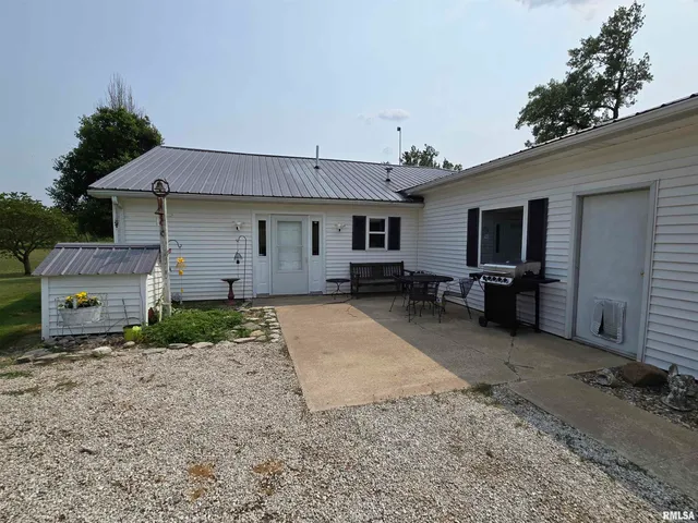 $950,000 | 1489 East 273rd Lane, Clayton, IL 62324