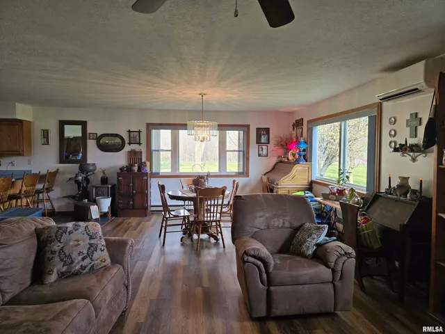 $950,000 | 1489 East 273rd Lane, Clayton, IL 62324