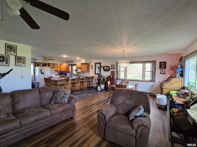 $950,000 | 1489 East 273rd Lane, Clayton, IL 62324