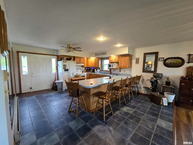 $950,000 | 1489 East 273rd Lane, Clayton, IL 62324