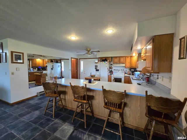 $950,000 | 1489 East 273rd Lane, Clayton, IL 62324