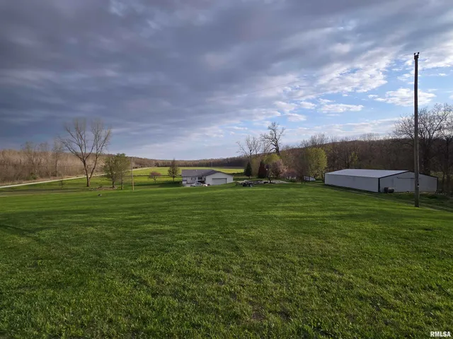 $950,000 | 1489 East 273rd Lane, Clayton, IL 62324