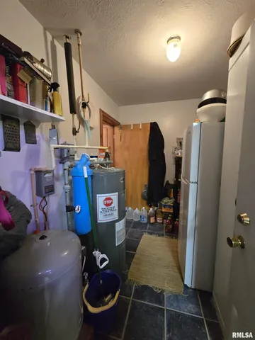 $950,000 | 1489 East 273rd Lane, Clayton, IL 62324