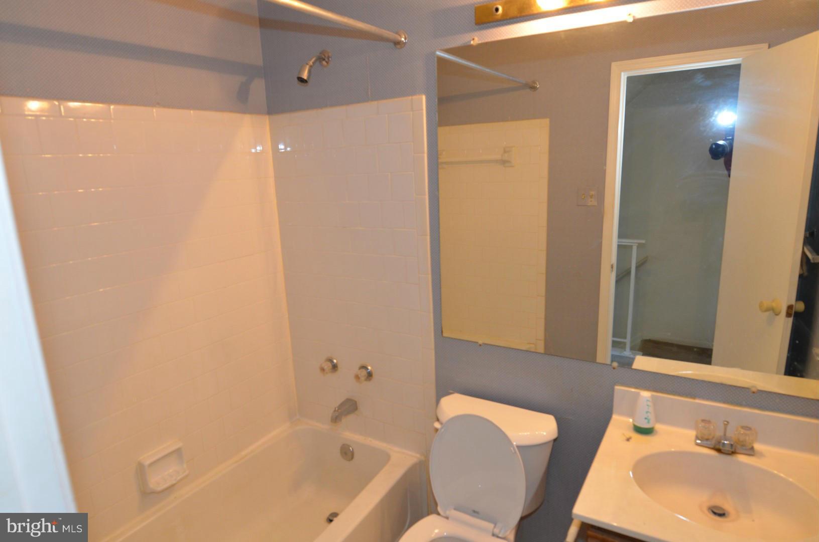 6930 Rockfield Road Baltimore, MD 21244 - Photo 11 of 14 Bath (Master)