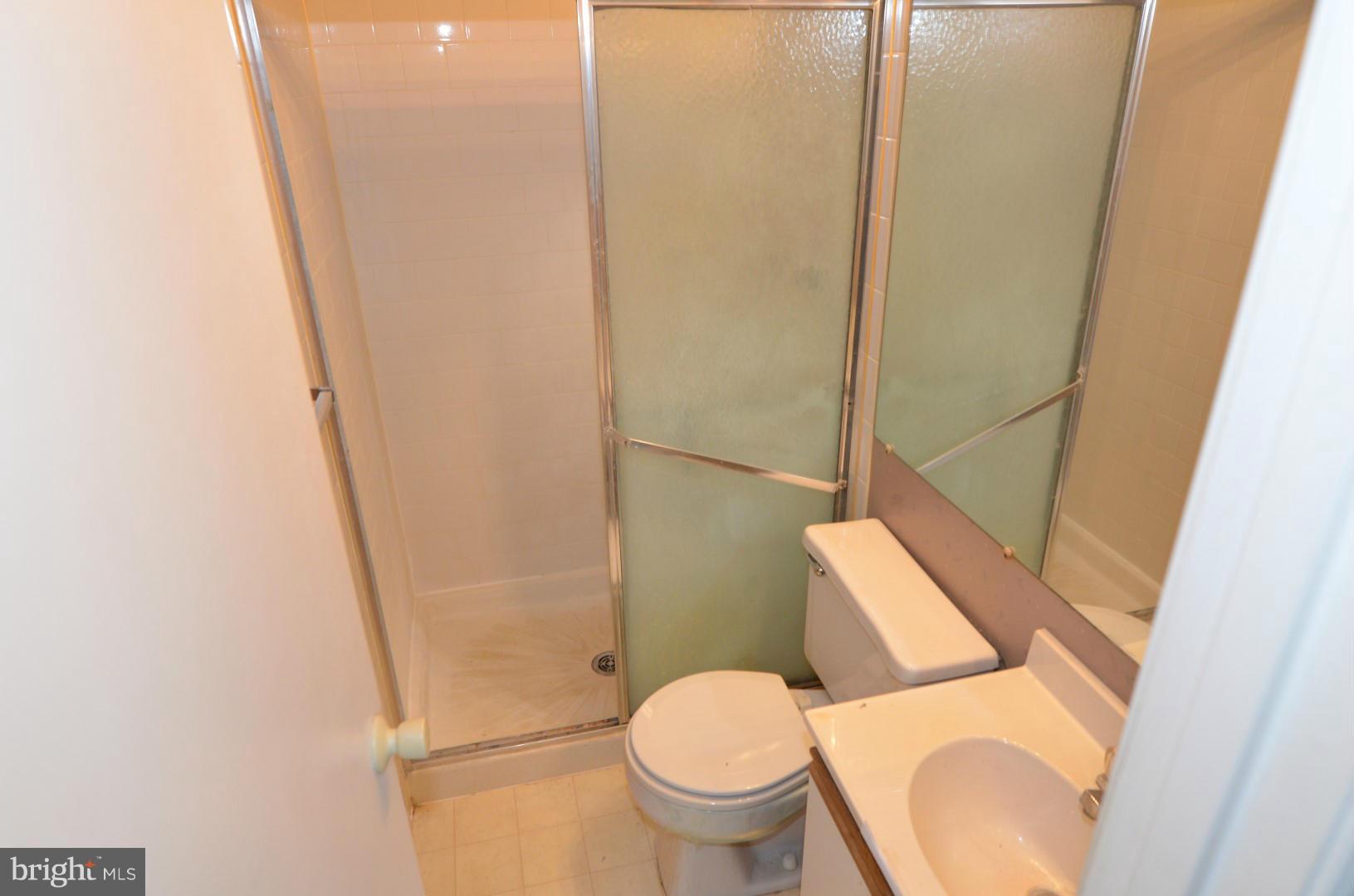 6930 Rockfield Road Baltimore, MD 21244 - Photo 13 of 14 Bath (Master)