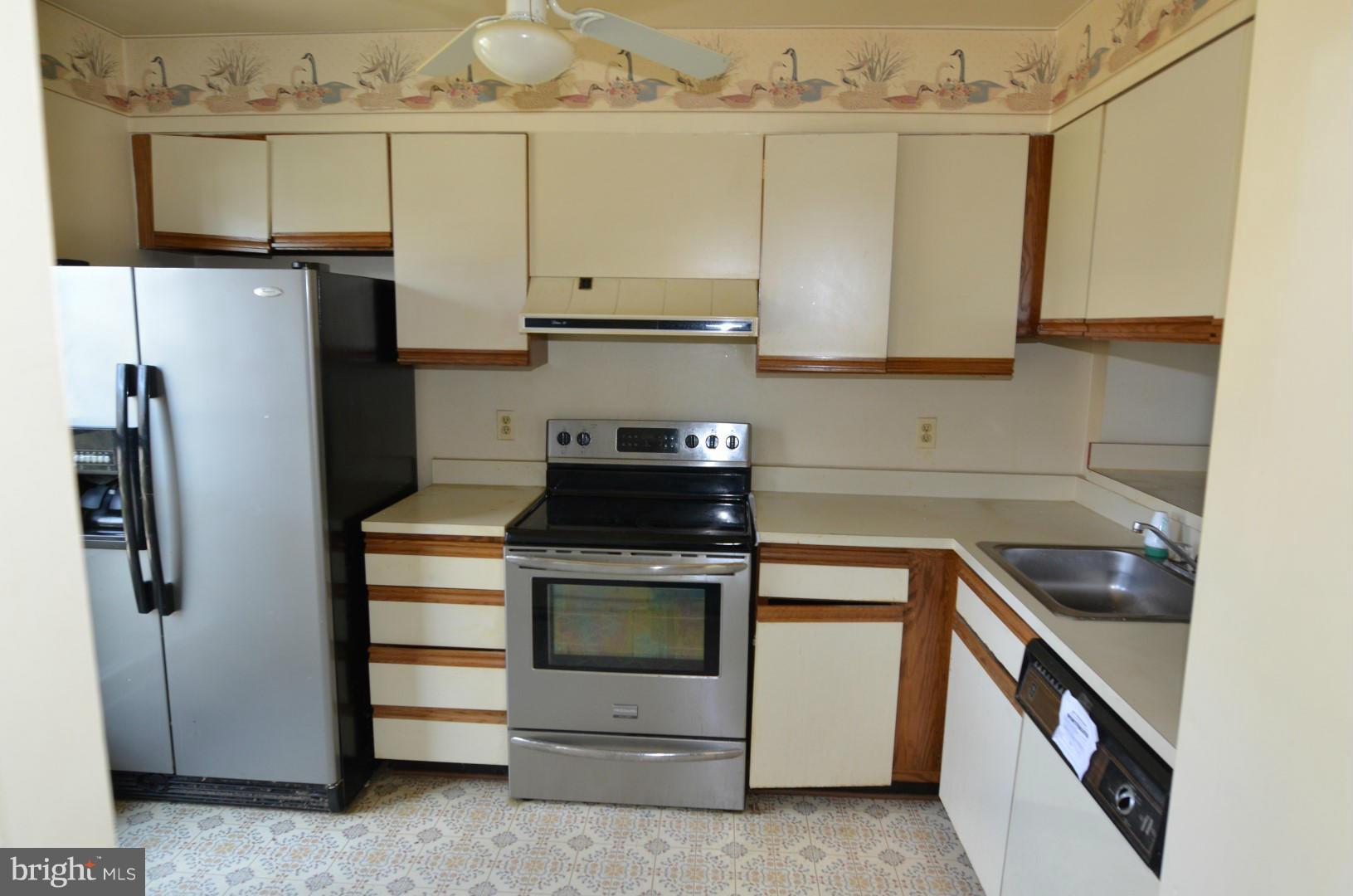 6930 Rockfield Road Baltimore, MD 21244 - Photo 6 of 14 Kitchen