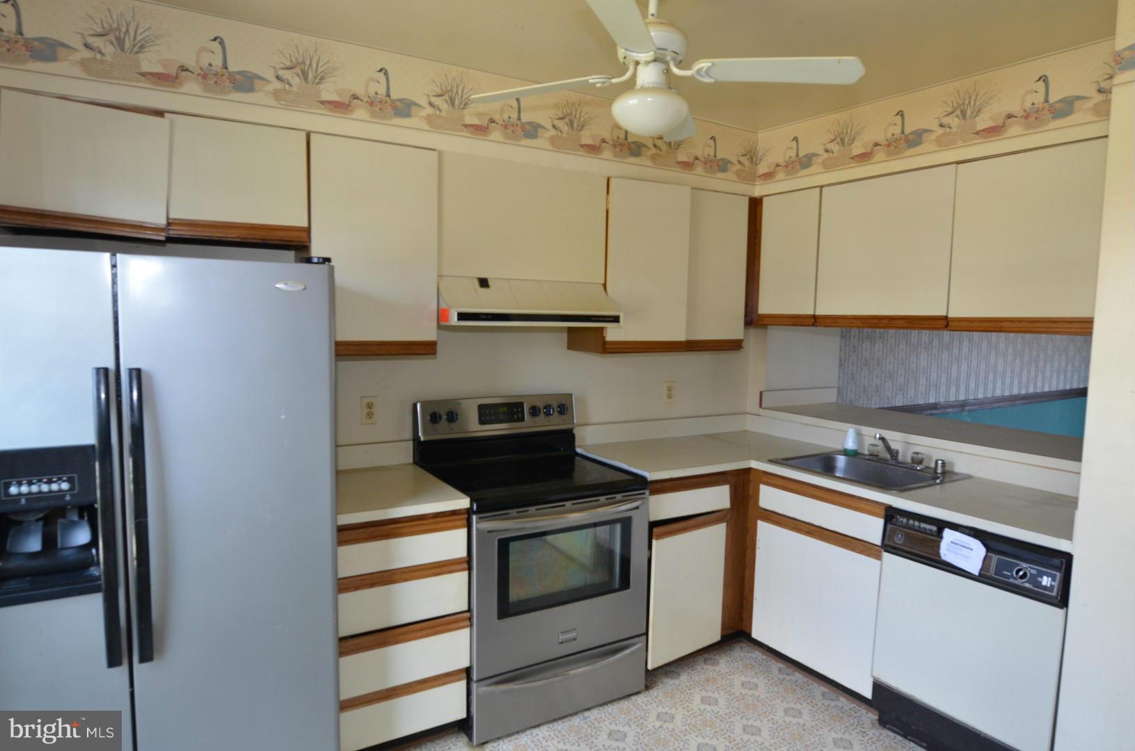 6930 Rockfield Road Baltimore, MD 21244 - Photo 7 of 14 Kitchen