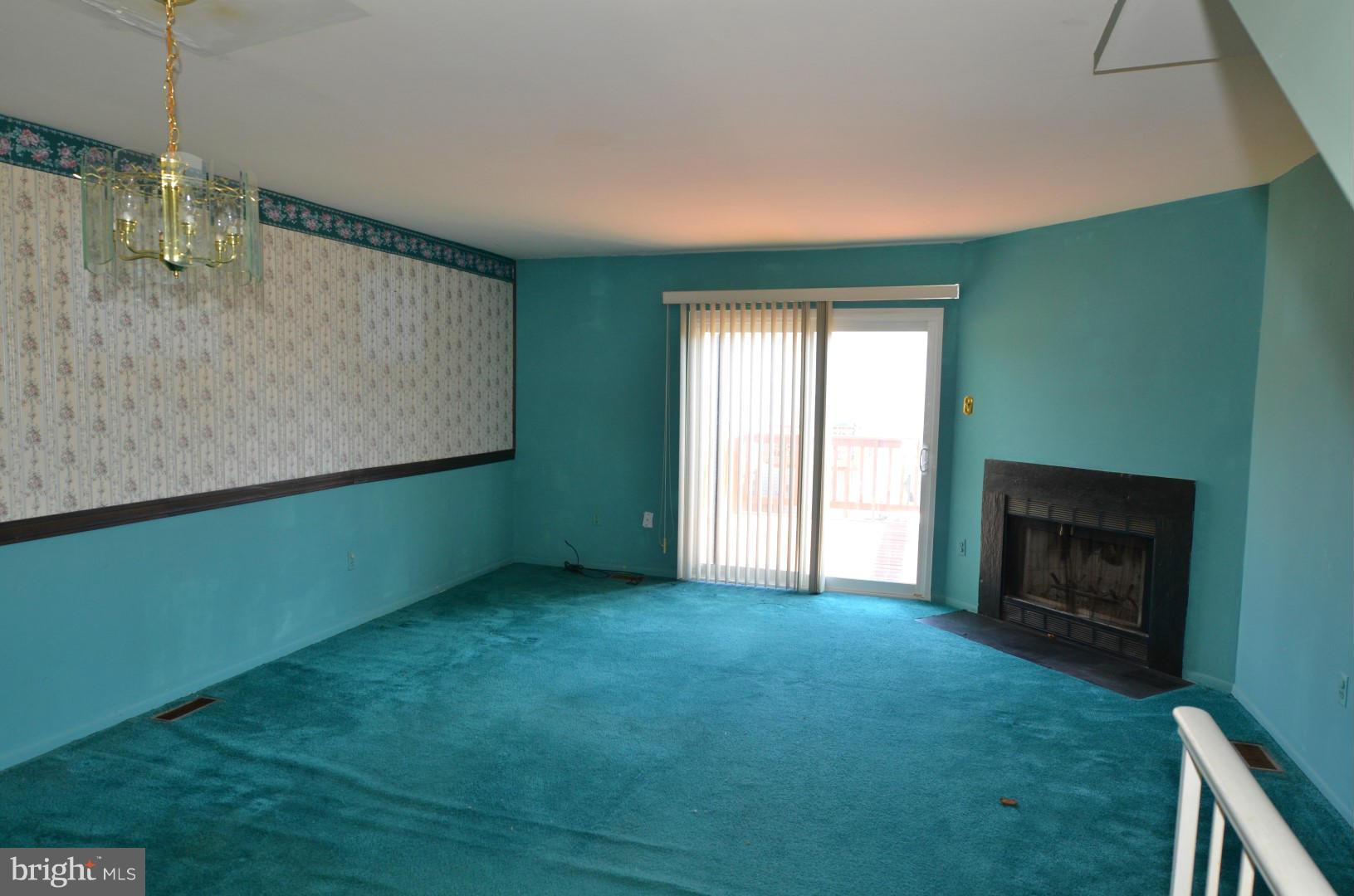 6930 Rockfield Road Baltimore, MD 21244 - Photo 8 of 14 Living Room