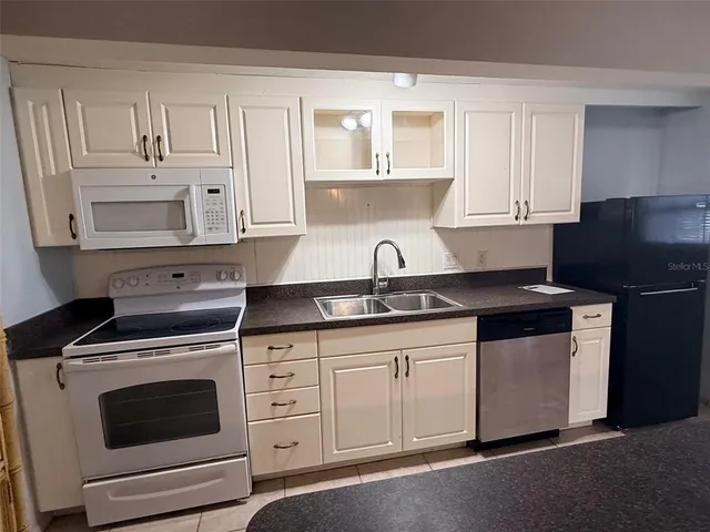 $1,150 | 3943 Freedom Avenue, Unit 1, Sarasota, FL 34231