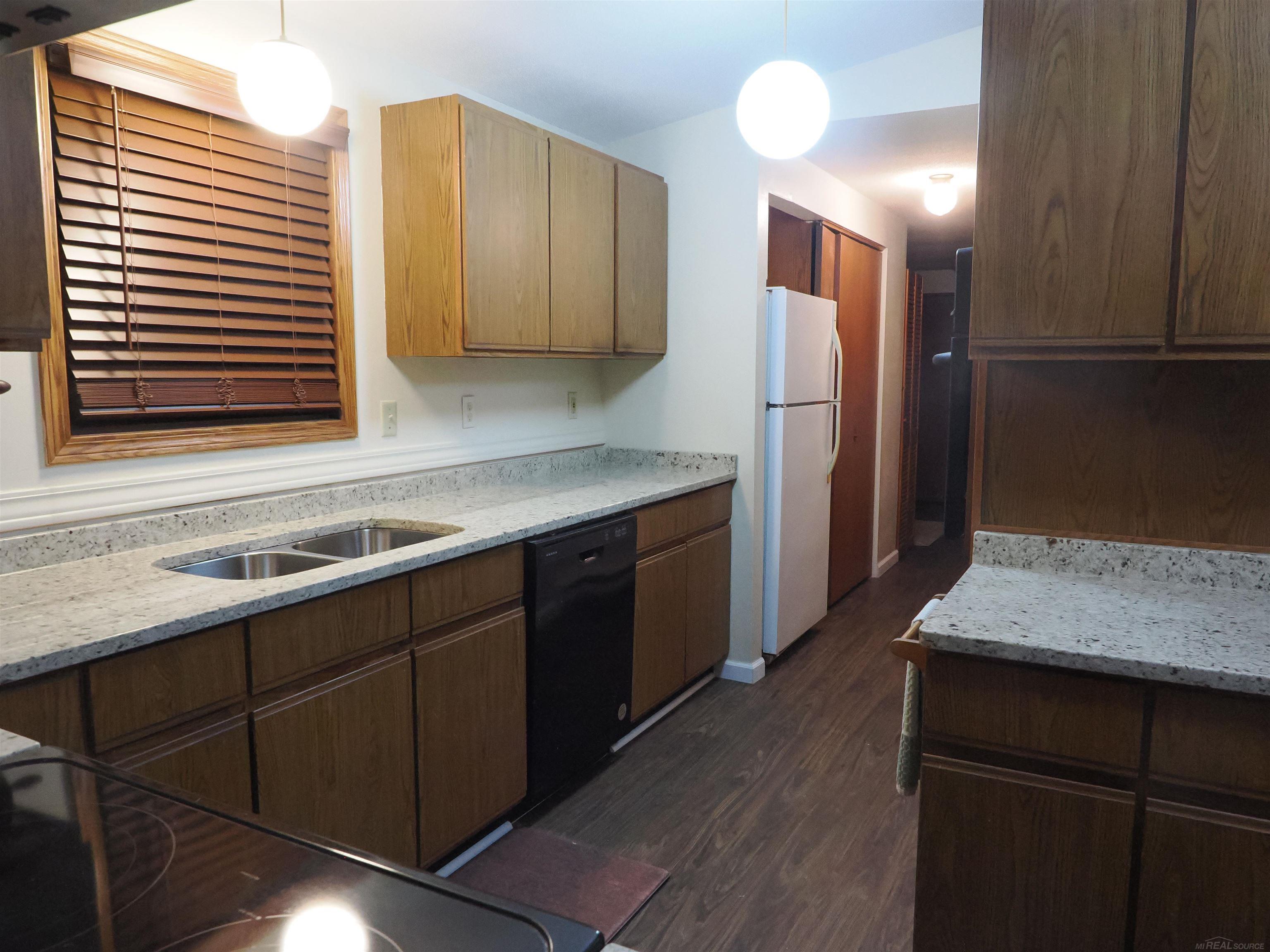 2039 South Riverside Drive Sault Ste. Marie, MI 49783 - Photo 9 of 75