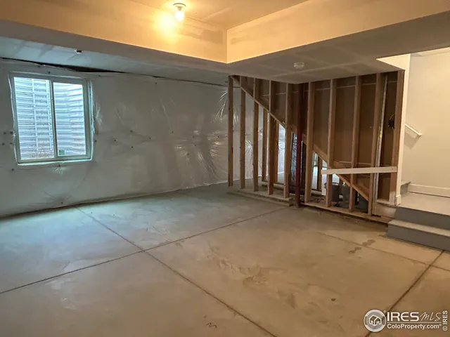 a view of a house with backyard and porch