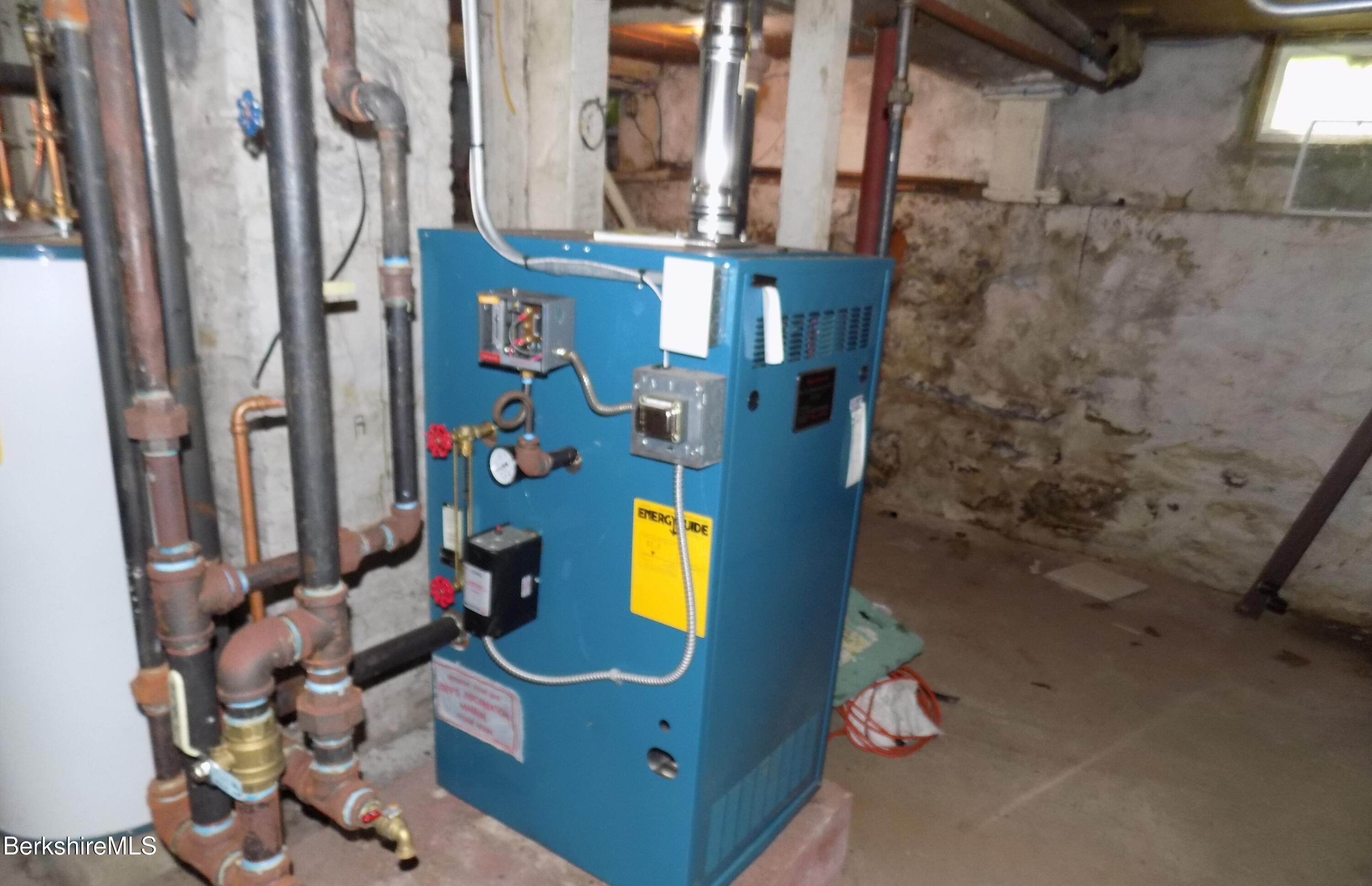 208 Main Street Lee, MA 01238 - Photo 21 of 29