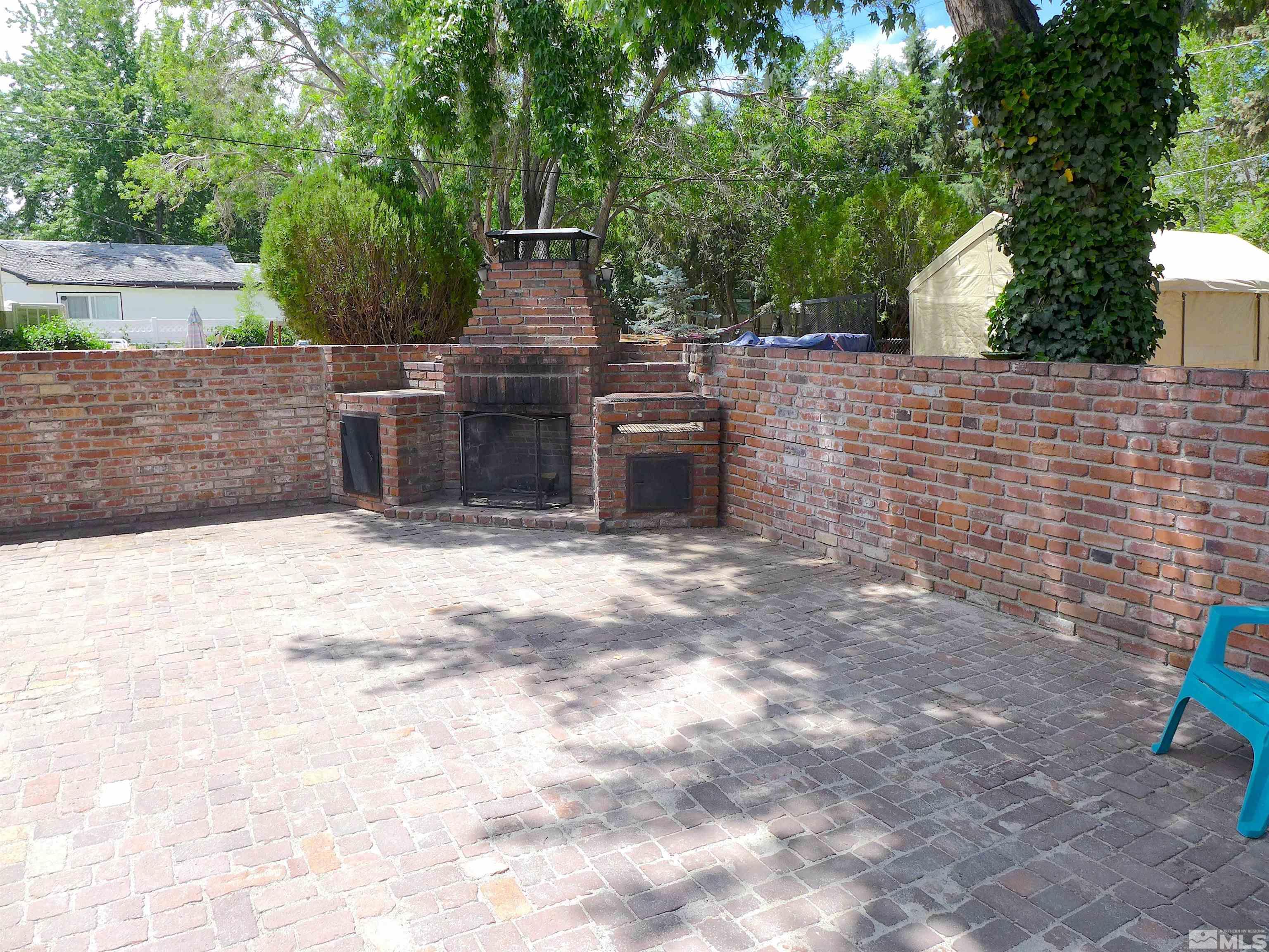 925 Yori Avenue Reno, NV 89502 - Photo 18 of 20 a view of a backyard