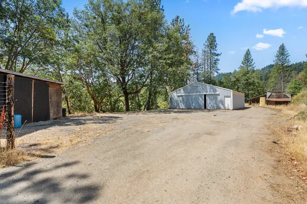 $289,900 | 18505 East Evans Creek Road, Rogue River, OR 97537