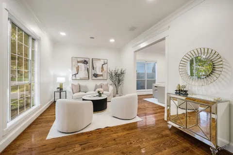 $1,250,000 | 4623 Braeburn Drive, Bellaire, TX 77401