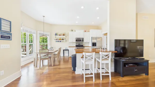 $695,000 | 295 Kipling Circle South, Eddyville, KY 42038