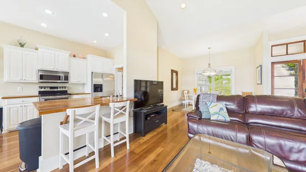 $975,000 | 295 Kipling Circle South, Eddyville, KY 42038