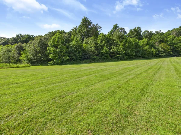 $975,000 | 295 Kipling Circle South, Eddyville, KY 42038
