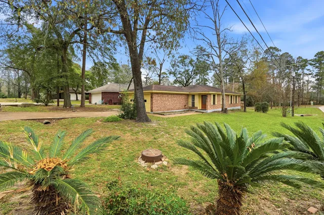 a view of a house with a big yard