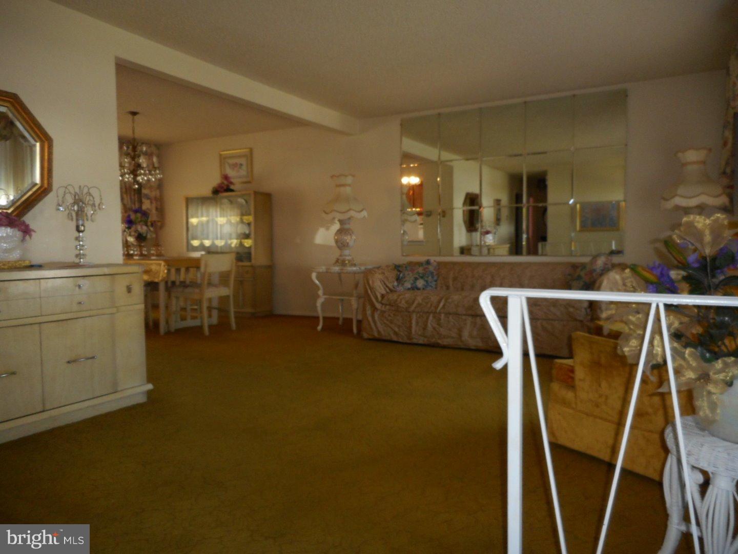 812 Densmore Road Philadelphia, PA 19116 - Photo 3 of 19 Gallery Image 3