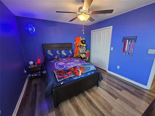 a view of a livingroom with hardwood floor and a ceiling fan