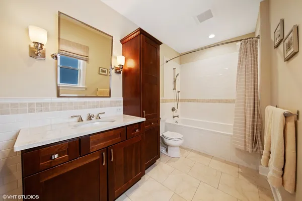 $5,000 | 311 South Ridgeland Avenue, Oak Park, IL 60302