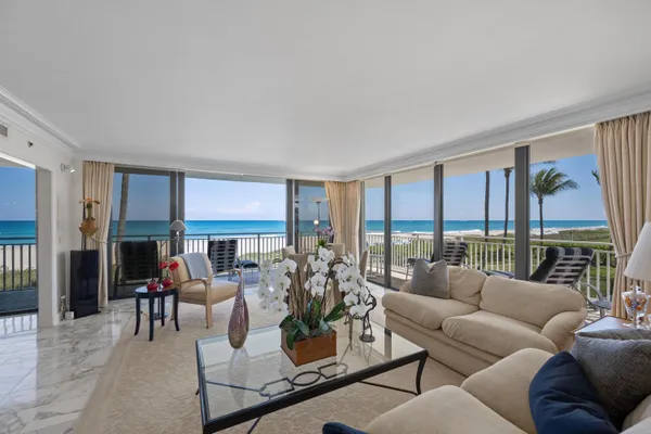$3,495,000 | 2580 South Ocean Boulevard, Unit 2B2, Palm Beach, FL 33480