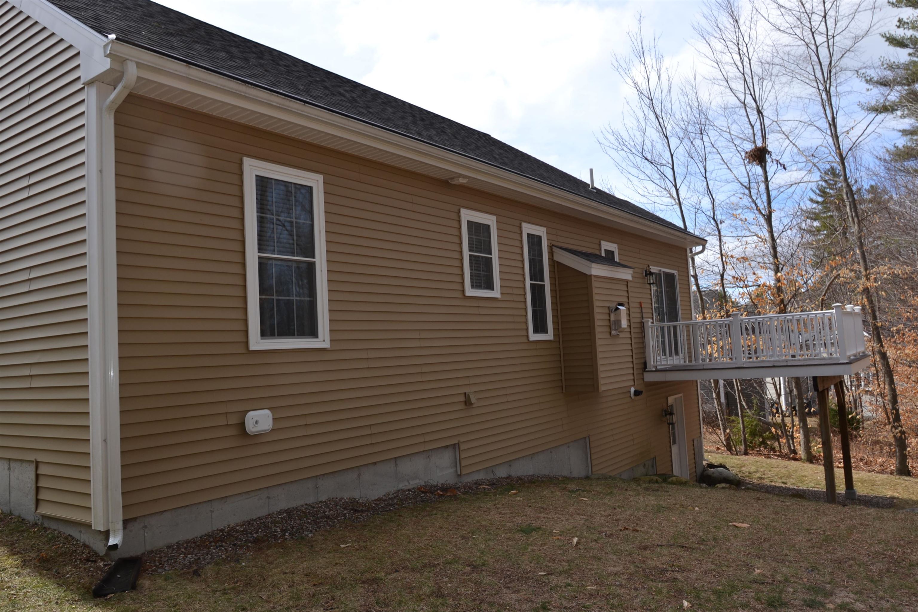 4 Mulberry Wolfeboro, NH 03894 - Photo 2 of 40